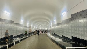 Lối đi vào trong nhà máy thủy điện Hòa Bình