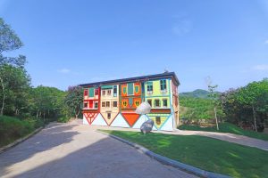 Nhà ngược Hòa Bình