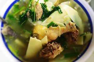 Gà nấu măng chua Hòa Bình