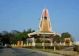 Đài tưởng niệm thủy điện Hòa Bình