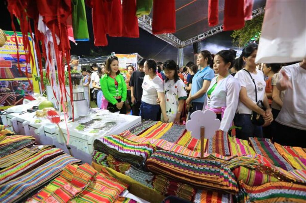 phien cho vung cao hoa binh