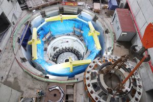 bên trong nhà máy thủy điện Hòa Bình