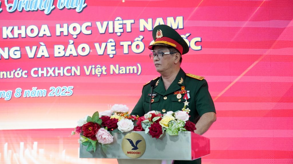 Nhà khoa học